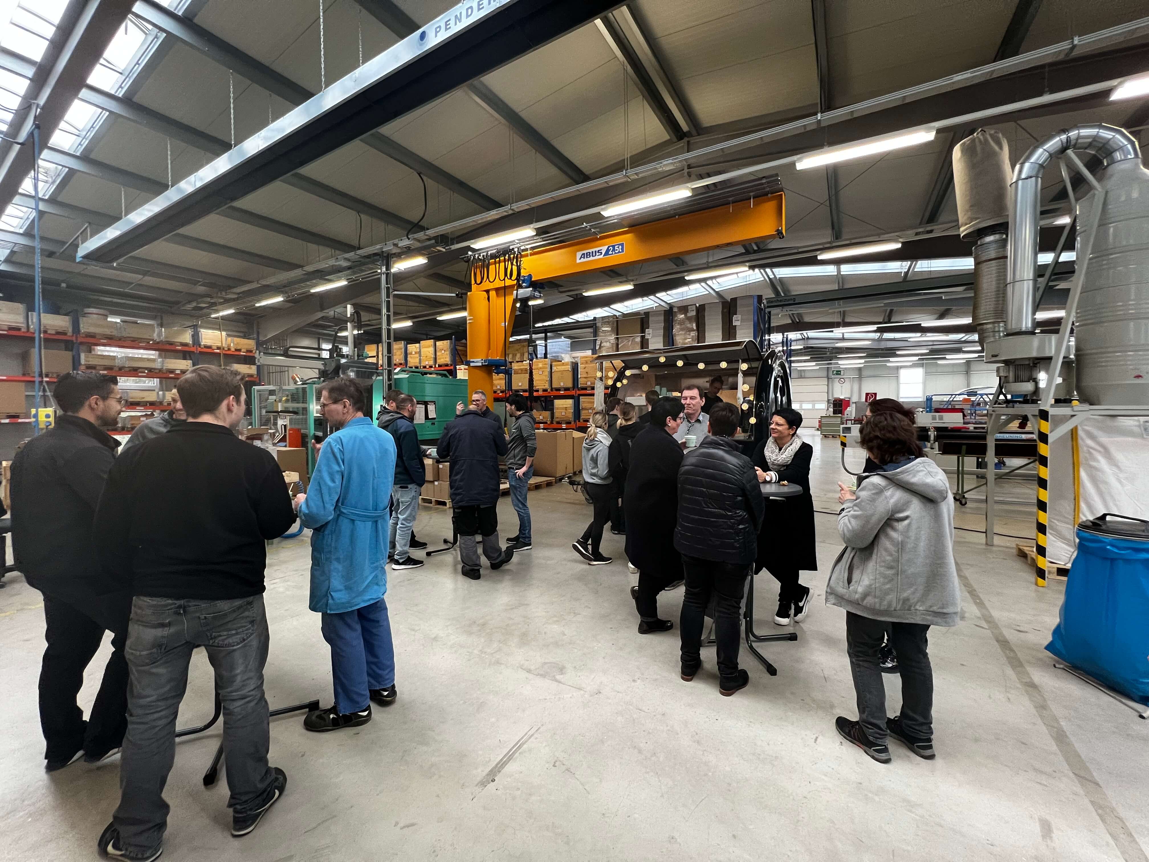 chef-l-dt-mitarbeiter-zum-kaffee-ein-sicco